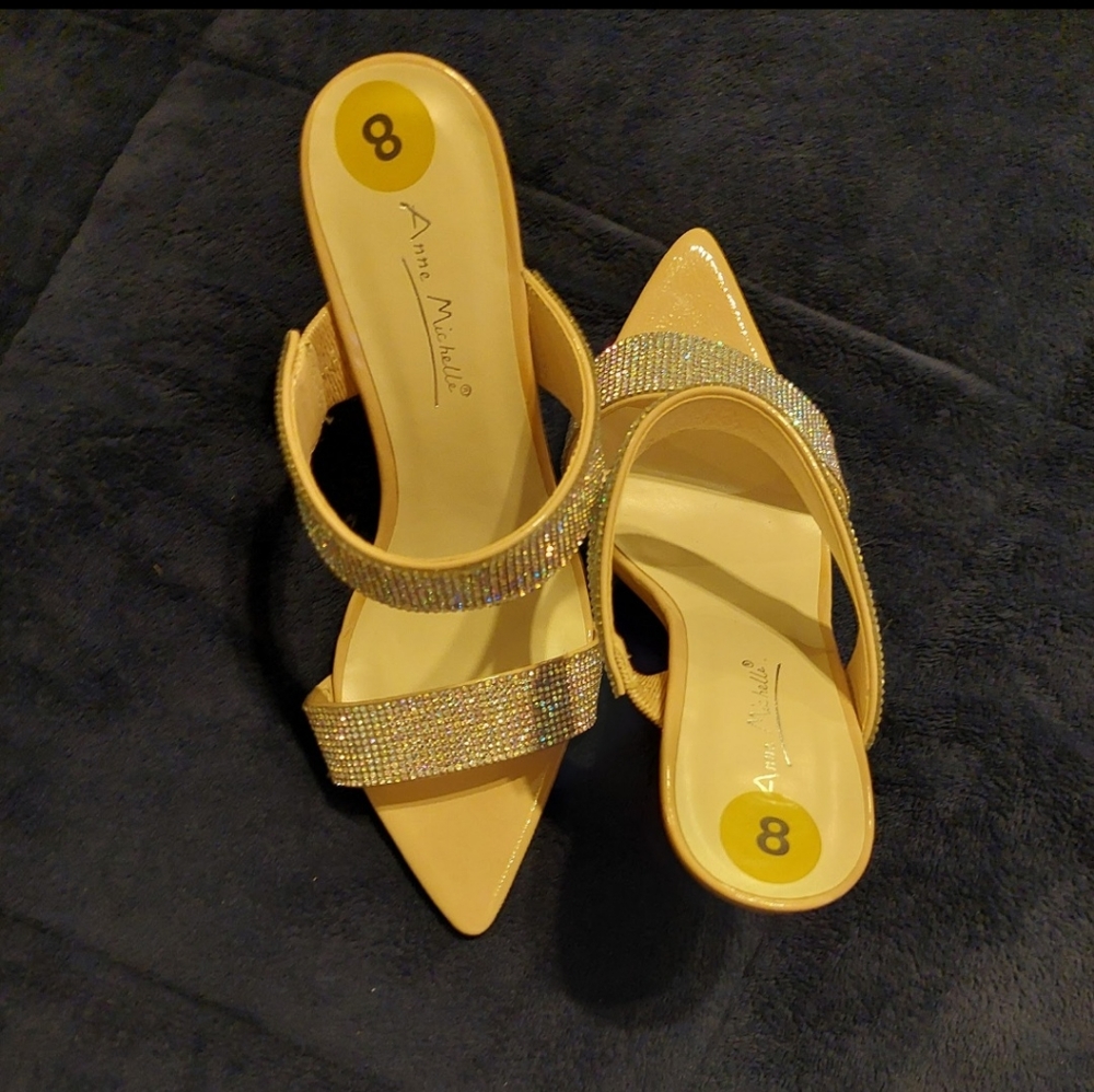 BEIGE shoes